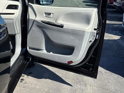 2013 Toyota Sienna LE AAS