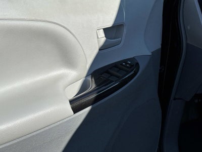 2013 Toyota Sienna LE AAS