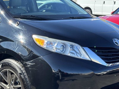 2013 Toyota Sienna LE AAS