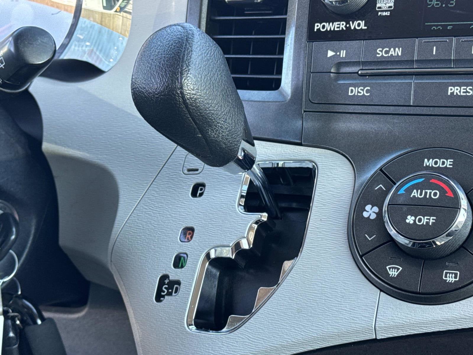 2013 Toyota Sienna LE AAS