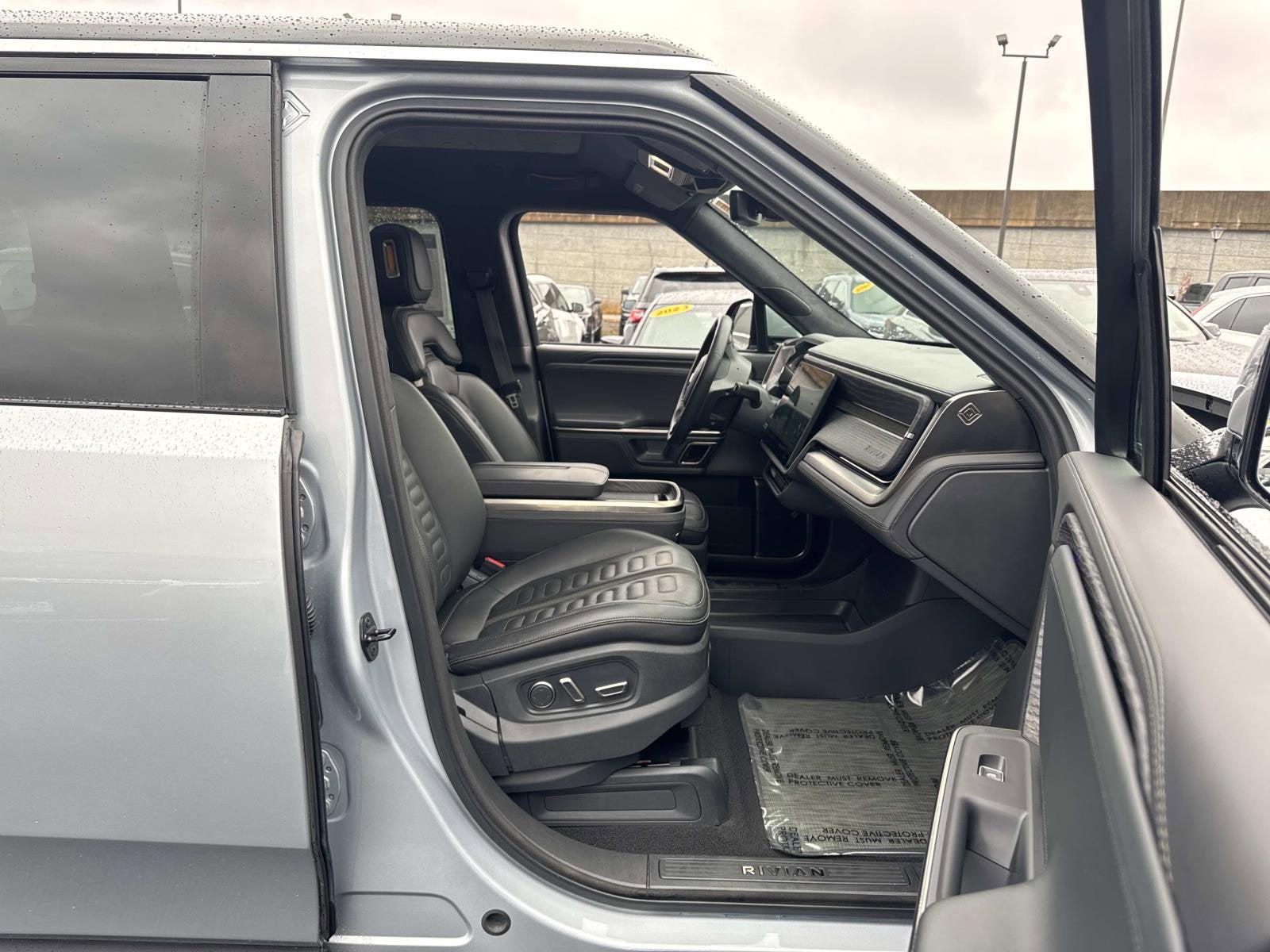 2023 RIVIAN R1S Adventure