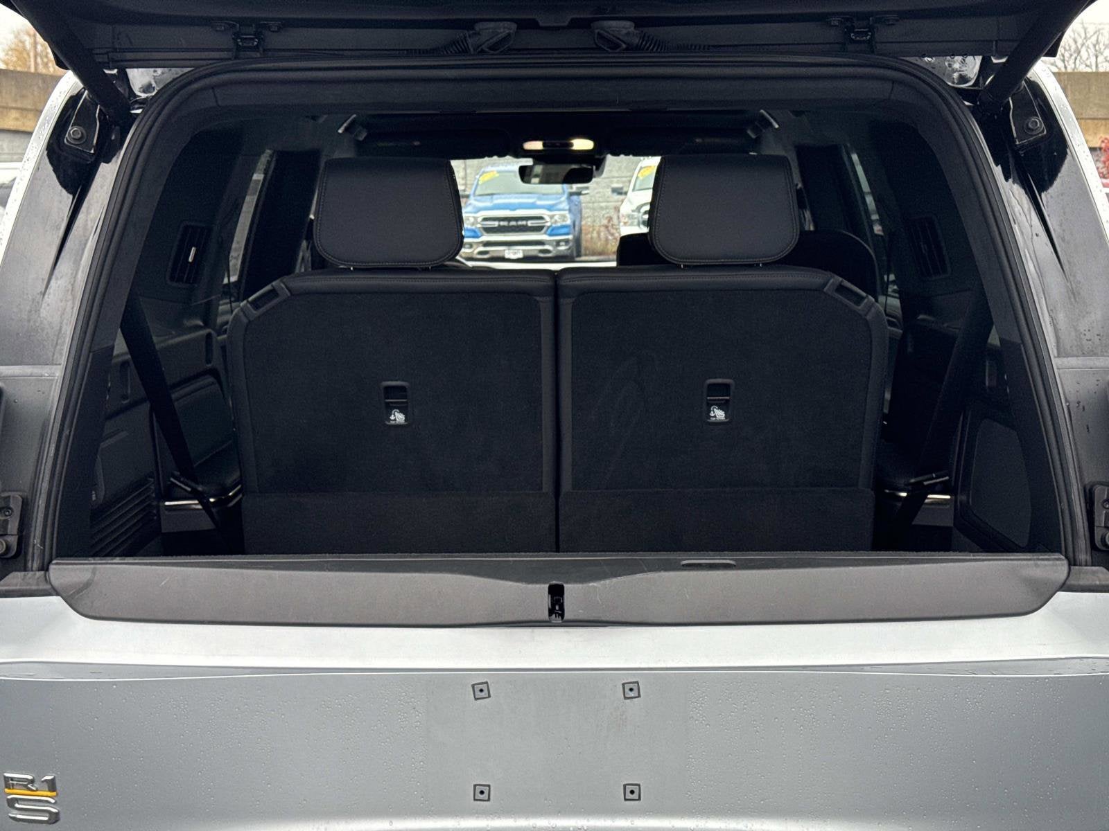 2023 RIVIAN R1S Adventure