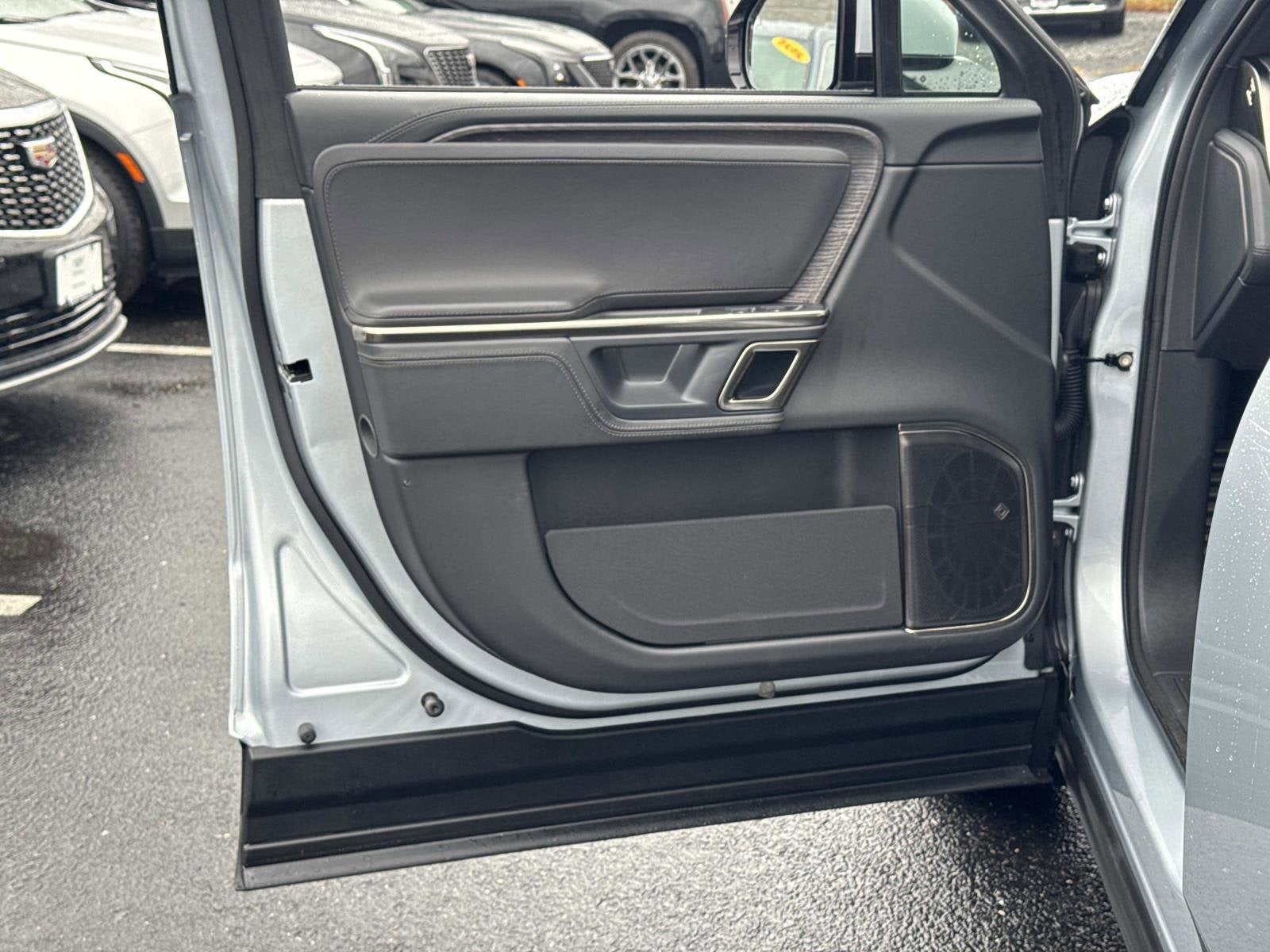 2023 RIVIAN R1S Adventure