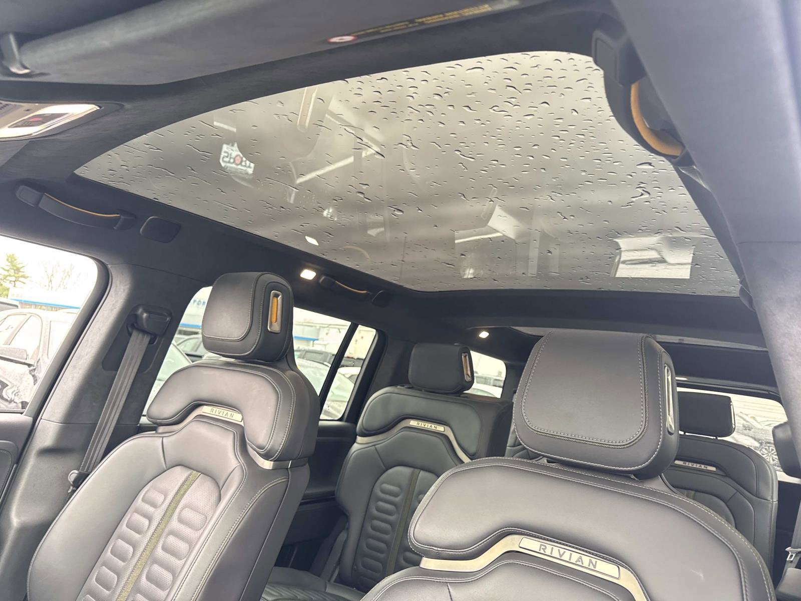 2023 RIVIAN R1S Adventure