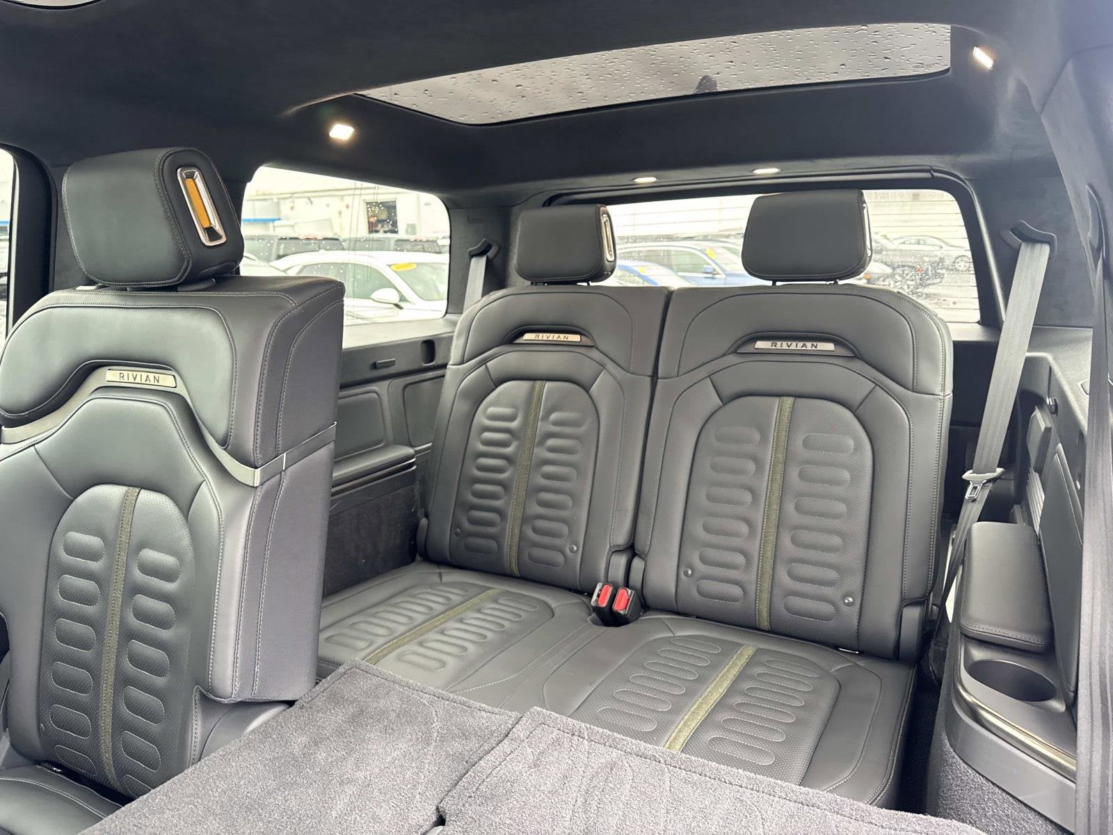 2023 RIVIAN R1S Adventure